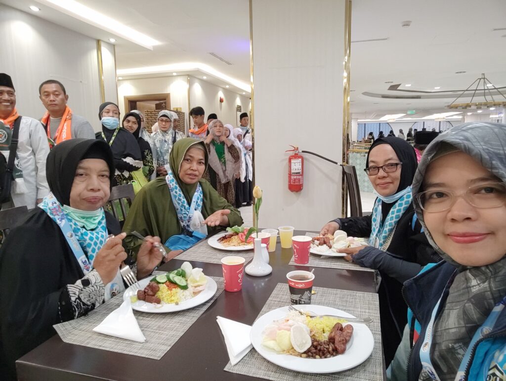 JANGAN RAKUS SAAT UMROH